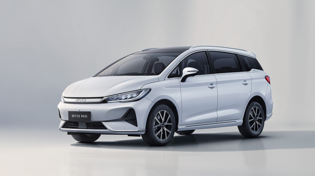 BYD eMAX 7 Will Launch On August 7: Should Innova Fear?